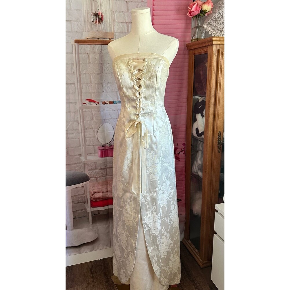 Vintage Ivory Floral Brocade Bridal Gown Strapless Lace-Up Wedding Dress